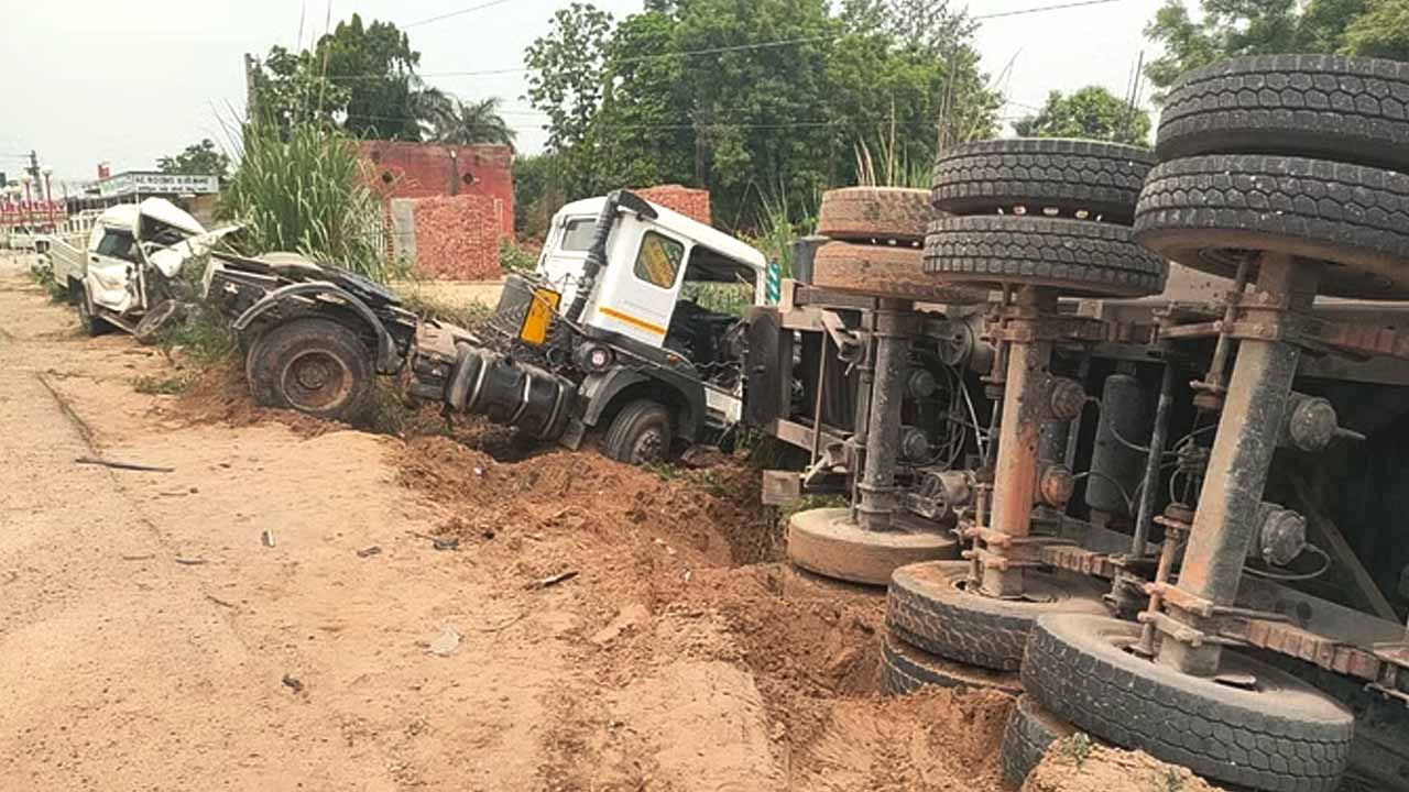 Charkhi Dadri News : Truck And Pickup Accident